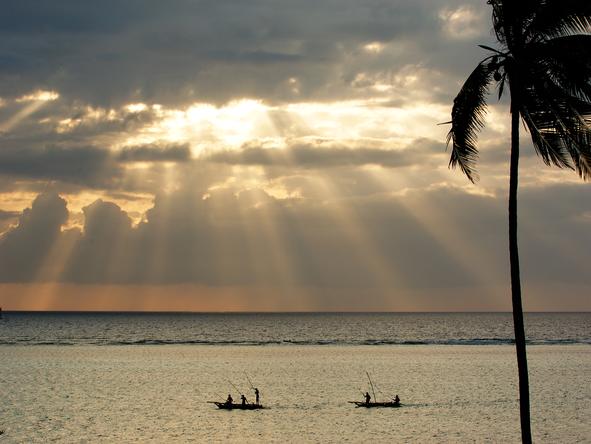 Matemwe Lodge - kayak at sunset